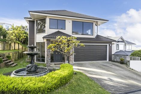 Photo of property in 5 Dress Circle, Newlands, Wellington, 6037