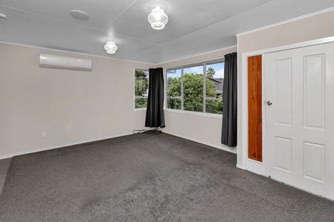 Photo of property in 10 Gannet Place, One Tree Point, 0118