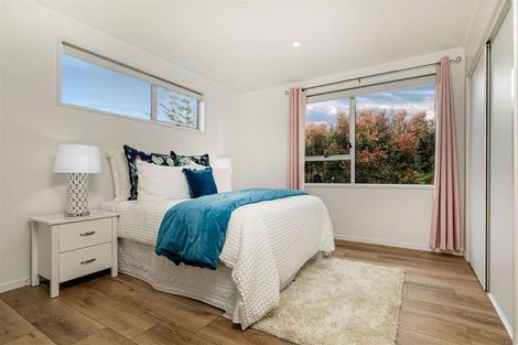 Photo of property in 10 Puketaha Road, Swanson, Auckland, 0816
