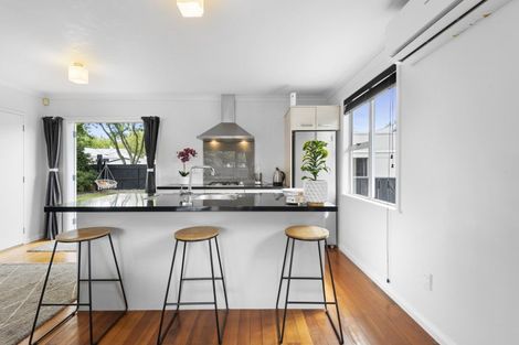 Photo of property in 11 Durham Crescent, Palmerston North, 4414