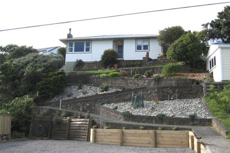 Photo of property in 60 Kenmore Street, Newlands, Wellington, 6037