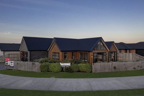 Photo of property in 2 Harding Drive, Papamoa Beach, Papamoa, 3118