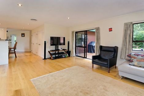Photo of property in 12 Cochran Road, Oratia, Auckland, 0604