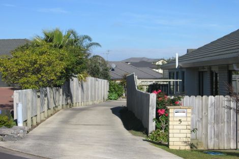 Photo of property in 5 Isaac Place, East Tamaki Heights, Auckland, 2016