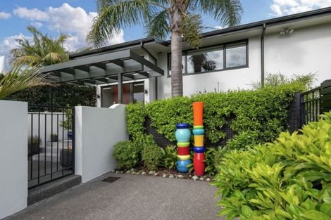 Photo of property in 2 Copperfield Terrace, Mellons Bay, Auckland, 2014