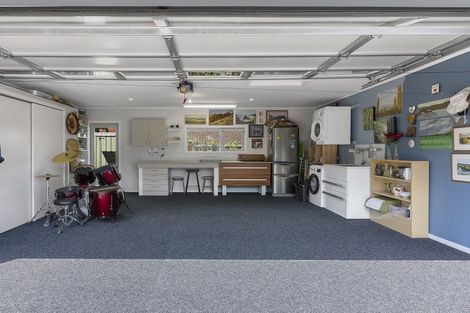 Photo of property in 2/46 Sunset Road, Unsworth Heights, Auckland, 0632