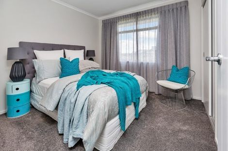 Photo of property in 32 Waitemata Drive, One Tree Point, 0118