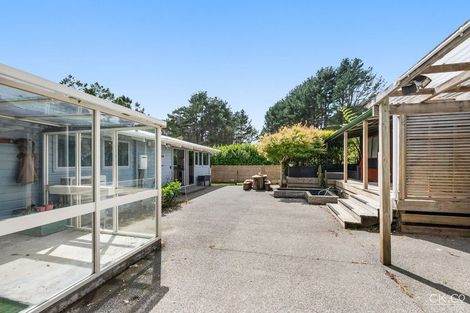 Photo of property in 10 Cottle Park Drive, Normandale, Lower Hutt, 5010