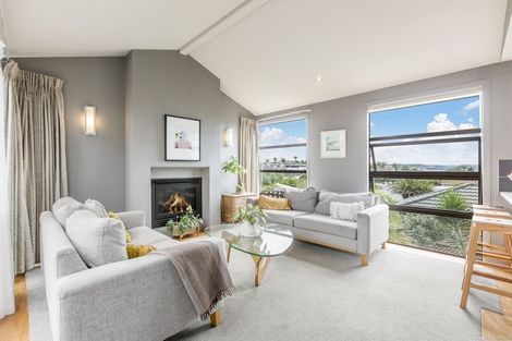 Photo of property in 135 Wiseley Road, West Harbour, Auckland, 0618