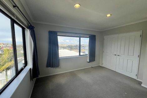 Photo of property in 34 Namsan Close, Fairview Heights, Auckland, 0632