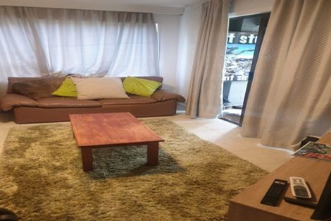 Photo of property in 15 Barker Rise, Northcross, Auckland, 0632