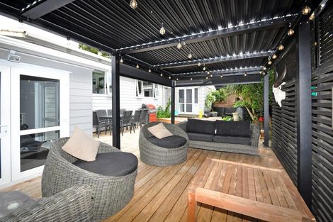 Photo of property in 136 Glamorgan Drive, Torbay, Auckland, 0630