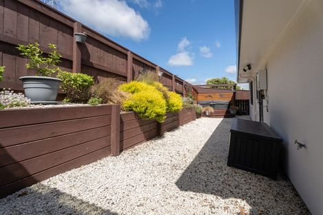 Photo of property in 15 Kentwood Drive, Woodridge, Wellington, 6037