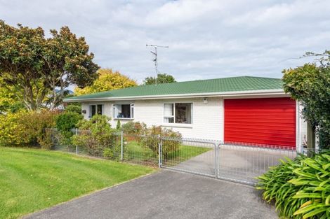 Photo of property in 2 Te Uruhi Grove, Paraparaumu, 5032