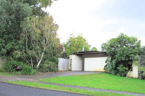 Photo of property in 4 La Perouse Street, Botany Downs, Auckland, 2010