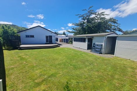 Photo of property in 4 Delaware Grove, Totara Park, Upper Hutt, 5018