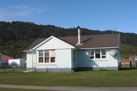 Photo of property in 90 Hall Street, Cobden, Greymouth, 7802