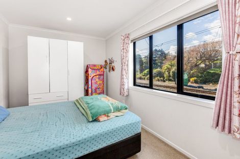 Photo of property in 2/9 Surrey Street, Tawa, Wellington, 5028