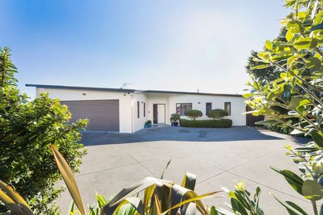Photo of property in 111 Ruapehu Drive, Fitzherbert, Palmerston North, 4410