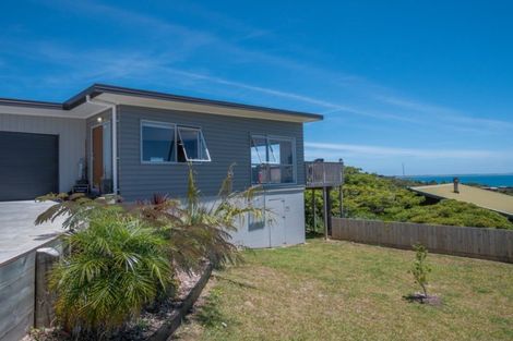 Photo of property in 11 Nancy Wake Place, Cable Bay, 0420