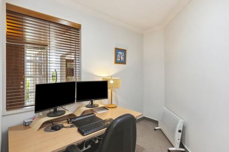 Photo of property in 43 Quadrant Heights, Paraparaumu, 5032