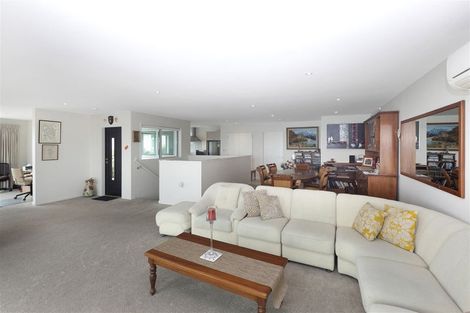 Photo of property in 19 The Brae, Mount Pleasant, Christchurch, 8081