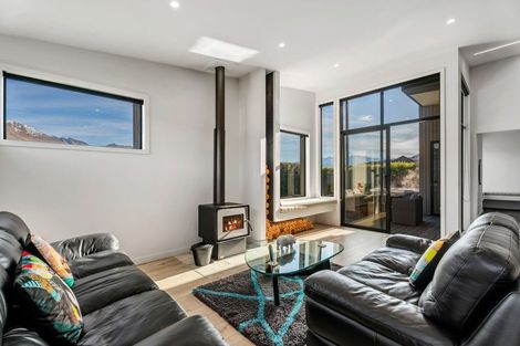 Photo of property in 25 Matipo Street, Wanaka, 9305