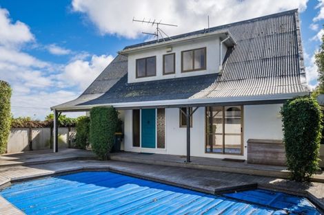 Photo of property in 68 Kahu Road, Paremata, Porirua, 5024