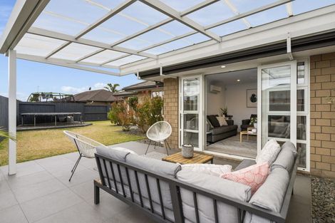 Photo of property in 17 Rainey Crescent, Papamoa Beach, Papamoa, 3118