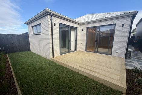 Photo of property in 17 Mahinga Kai Road, Orewa, 0931
