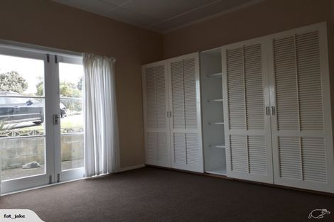 Photo of property in 16 Milne Terrace, Island Bay, Wellington, 6023