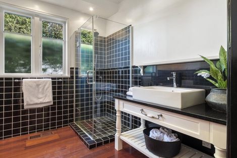 Photo of property in 24 Palmer Crescent, Mission Bay, Auckland, 1071