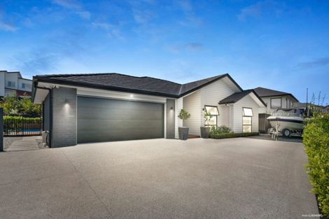 Photo of property in 16 Boocock Crescent, Orewa, 0931