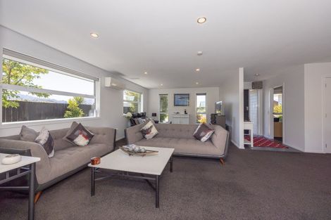 Photo of property in 43 Kingfisher Crescent, Albert Town, Wanaka, 9305