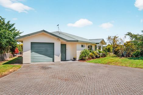 Photo of property in 2/35 Fairview Terrace, Waipahihi, Taupo, 3330