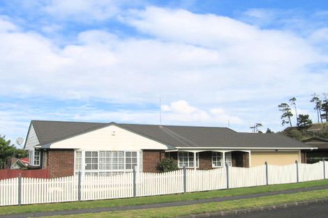 Photo of property in 21 Mark Edward Drive, Half Moon Bay, Auckland, 2012