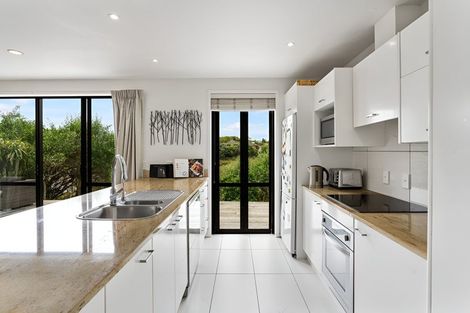 Photo of property in 27 Tamaki Drive, Pakuranga, Auckland, 2010