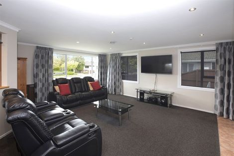 Photo of property in 69 Farquhars Road, Redwood, Christchurch, 8051