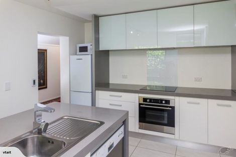 Photo of property in 94b Aikmans Road, Merivale, Christchurch, 8014