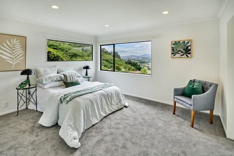 Photo of property in 5 Bishops Glen, Tawa, Wellington, 5028