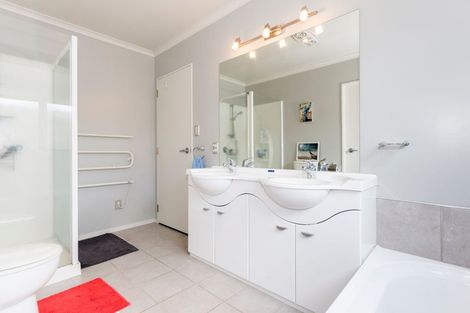 Photo of property in 172a Otumoetai Road, Brookfield, Tauranga, 3110