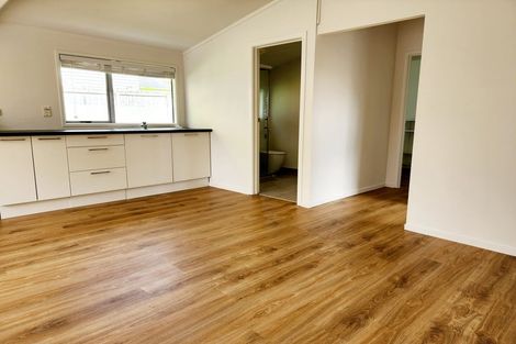 Photo of property in 4 Paton Avenue, Te Atatu South, Auckland, 0610