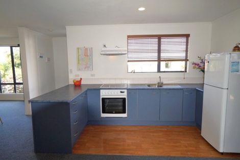 Photo of property in 33 Shearwater Street, One Tree Point, 0118