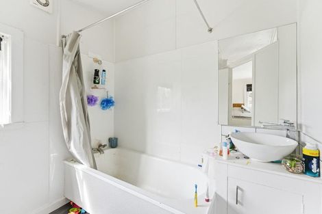 Photo of property in 16 Egmont Street, Castlecliff, Whanganui, 4501