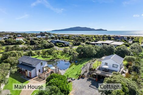 Photo of property in 106 Paetawa Road, Peka Peka, Waikanae, 5391