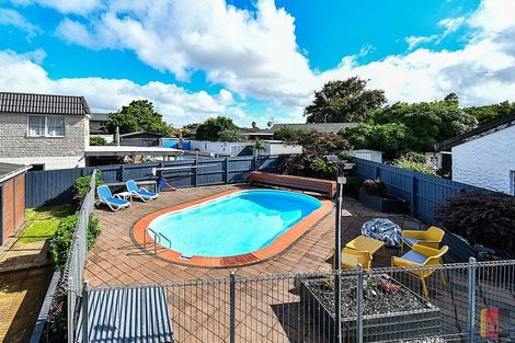 Photo of property in 21 Balgowan Terrace, Conifer Grove, Takanini, 2112