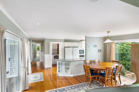 Photo of property in 207 Woodlands Park Road, Titirangi, Auckland, 0604