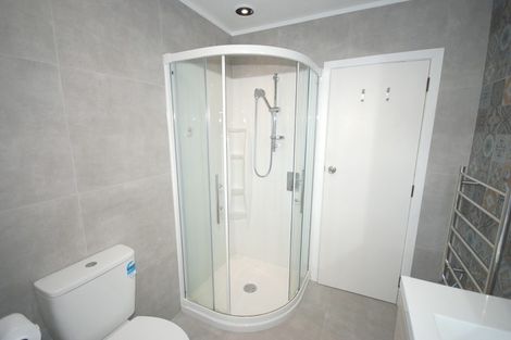 Photo of property in 1/46 College Road, Northcote, Auckland, 0627