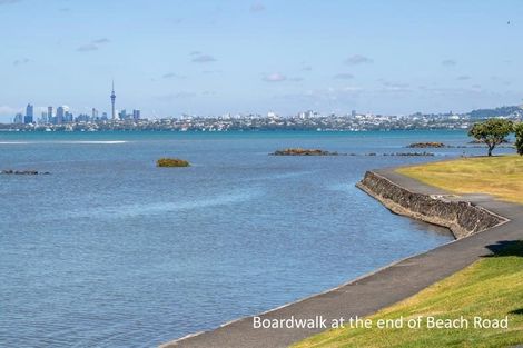 Photo of property in 92b Beach Road, Te Atatu Peninsula, Auckland, 0610