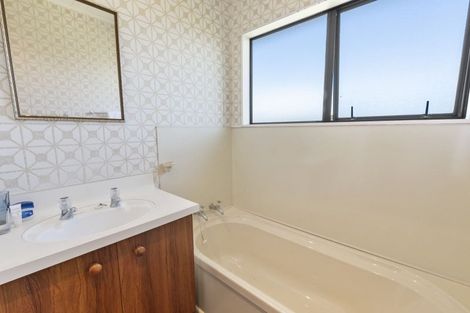 Photo of property in 37 Hicks Crescent, Waikanae Beach, Waikanae, 5036
